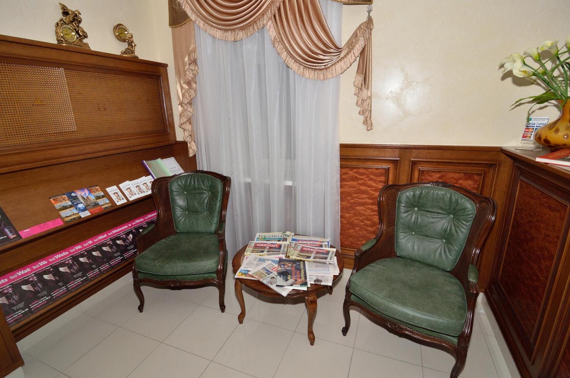 Hotel Ukraine Rivne Exterior photo